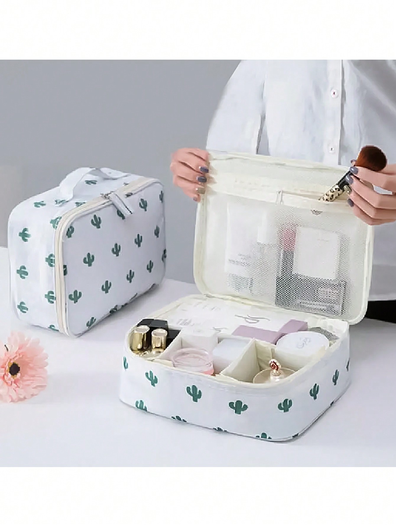 Beauty Makeup Bag - กระเป๋าเครื่องสำอางกันน้ำลายกระบองเพชร 1 ชิ้น แบบพกพาสำหรับจัดเก็บเครื่องสำอางและอุปกรณ์อาบน้ำ